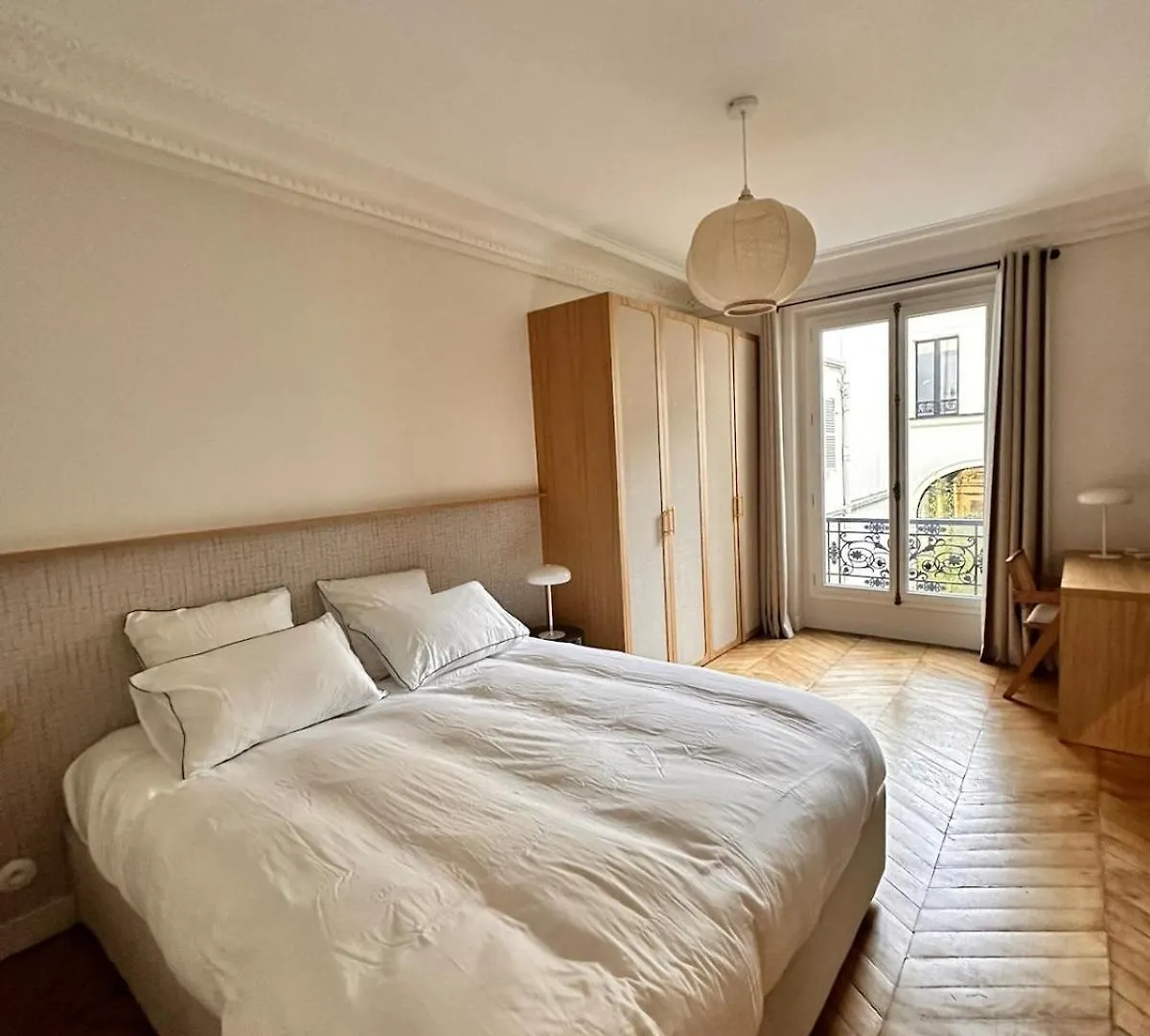 Apartment In Central Paryż